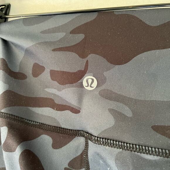 Lululemon Blue Camouflage Pattern Cropped Leggings N P - Picture 2 of 4